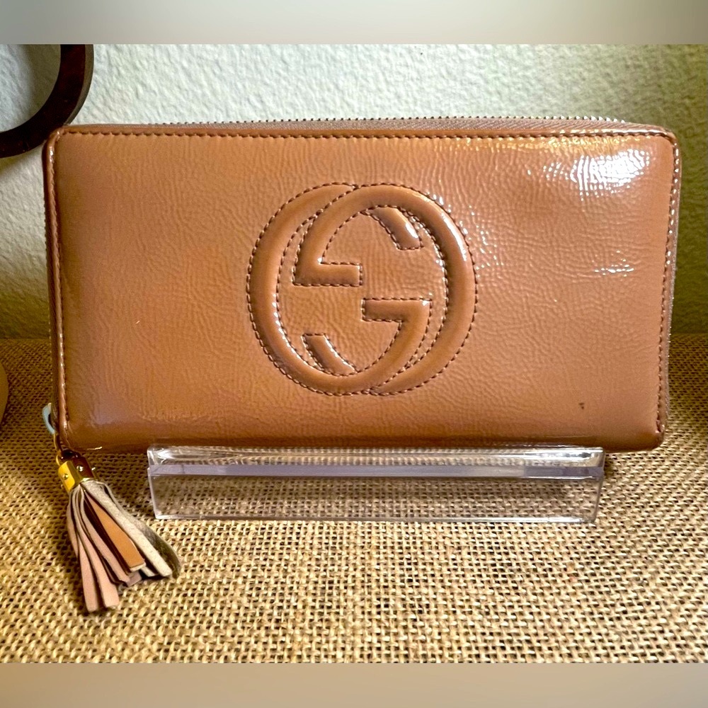 GUCCI patent leather Soho, long wallet